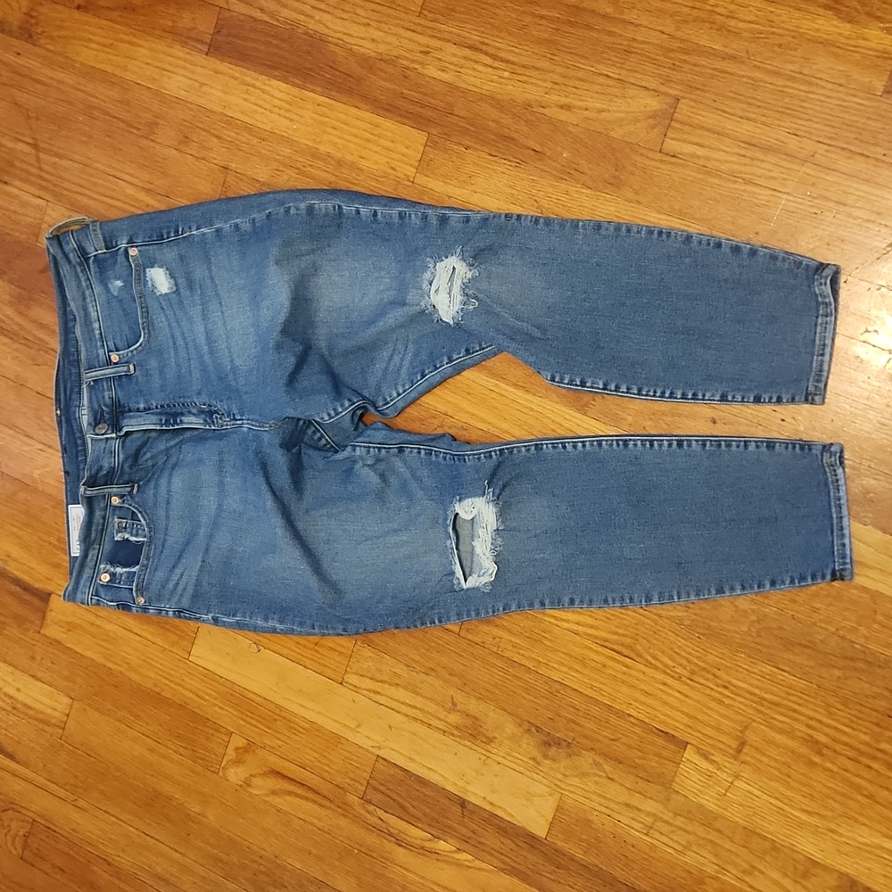 EUC Distressed true skinny High rise Gap jeans. Lots of stretch